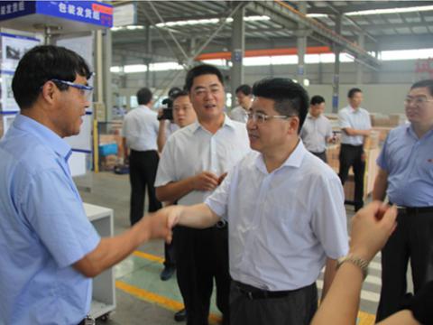 庆祝党的生日 慰问一线党员——市委重要辅导莅临不朽情缘母线慰问