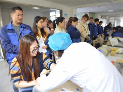守望相副手牵手 献血救人心连心——不朽情缘集团2018年无偿献血活动